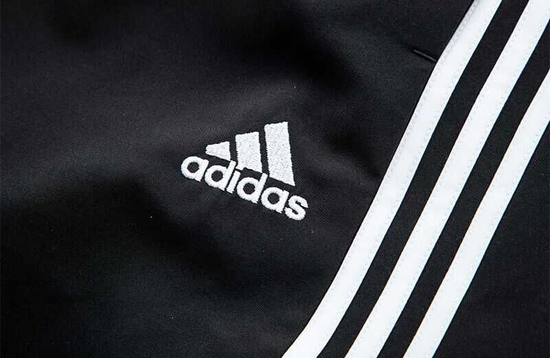 ADIDAS
TRENING PENTRU BARBATI

3 Stripes Woven marimea 52 sau L