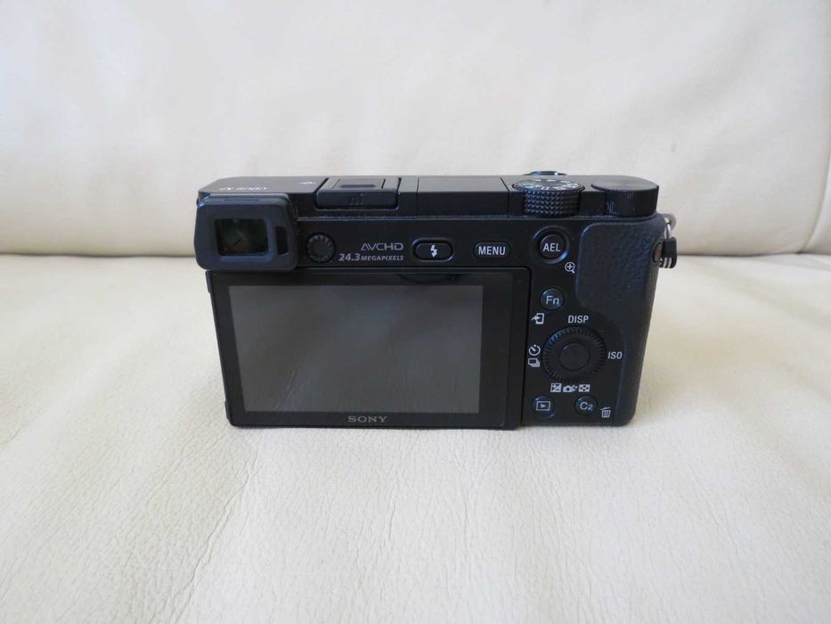 Aparat foto Mirrorless Sony Alpha A6000 24.3MP (Body) - Doar 9200 cadre