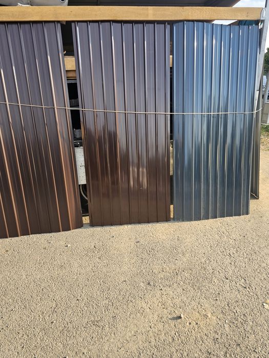 Vand Tabla Cutata Zincata Și Colorata pentru acoperișe și garduri etc