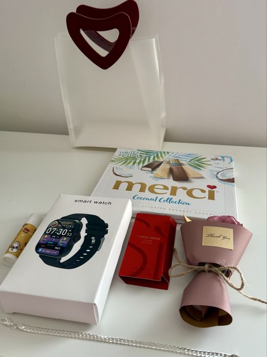 Подаръчен сет в чанта със смарт часовник и посребрена гривна
