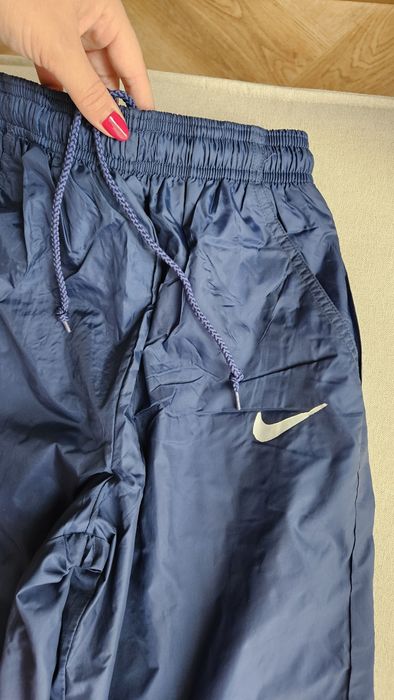 Спортно долнище Nike S-M с ципове на крачолите, ново