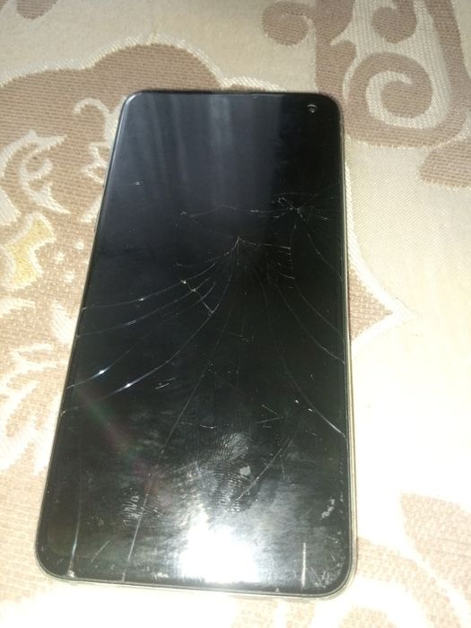 Продажа Samsung s10e 4/128gb