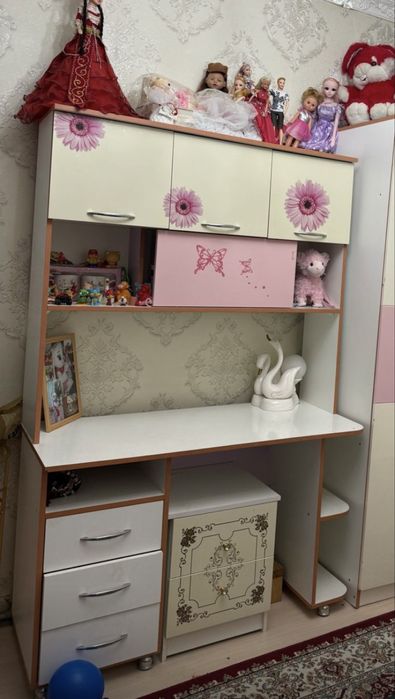Детский кроват и стол
