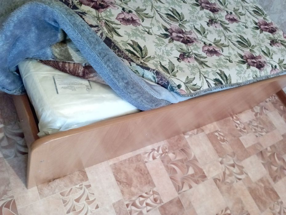 Кровать для спальни