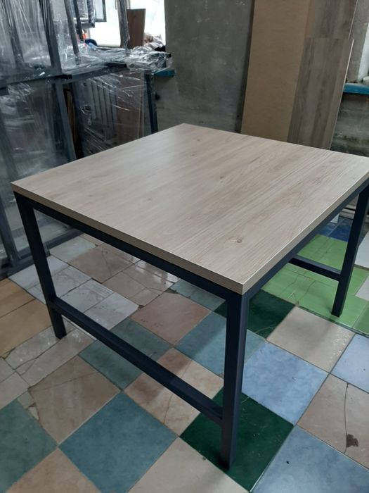 Продам столы с железными ножками