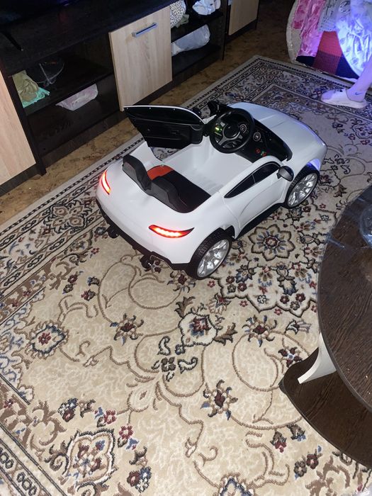 Детский электро автомобиль