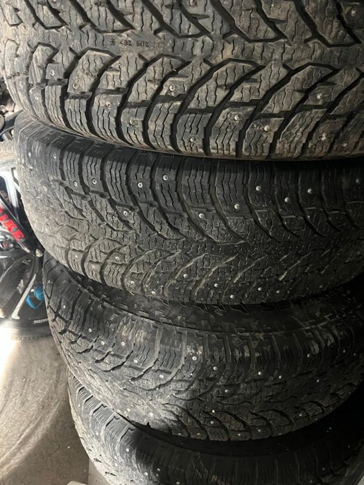 Продам зимнии шины 2 комплекта