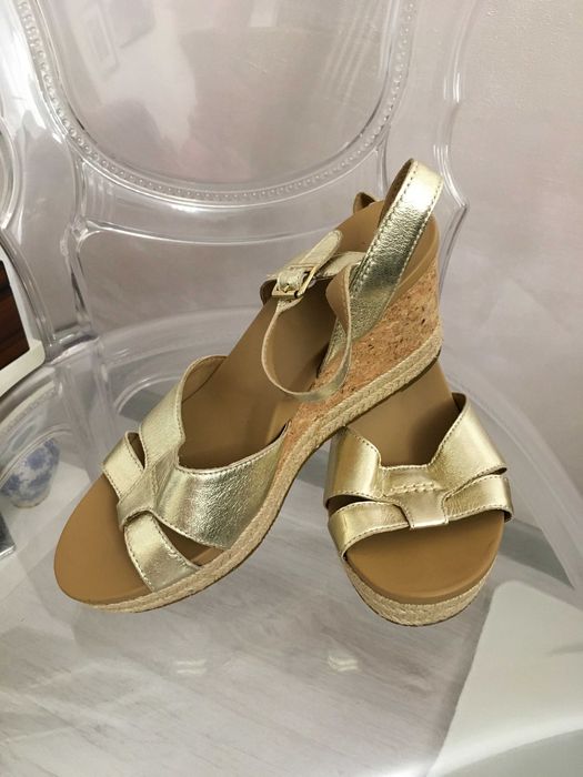 UGG сандали в златисто 39
