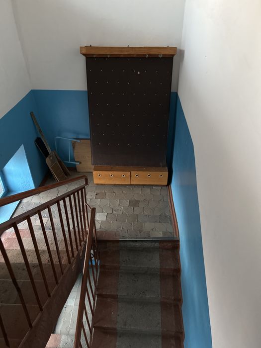 Прихожая отдам даром.