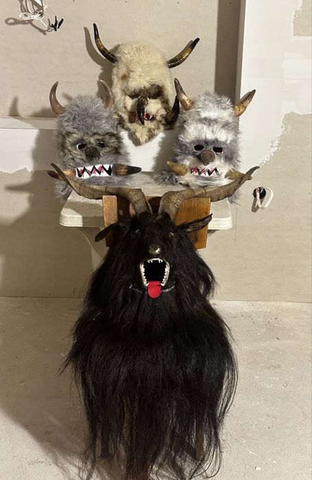 Кукерски маски за сурва