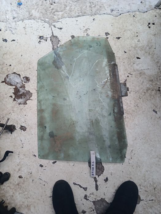 Стекло двери Фольксваген ПасатВ3