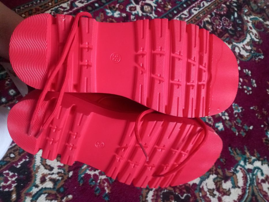 Аяқкиім сатылады