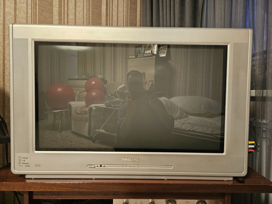 Телевизор  PHILIPS