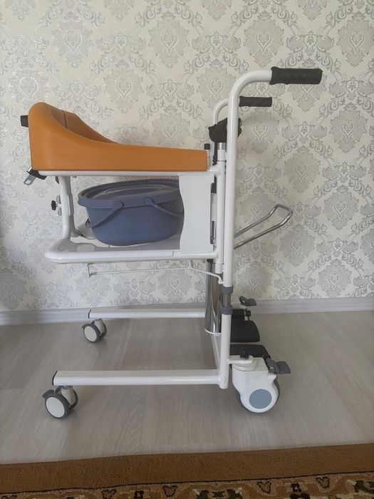 Кресло-каталка с санитарным оснащением