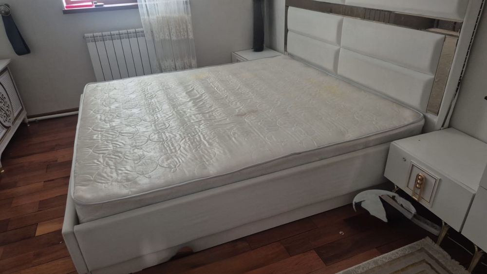 кровать двуспальная