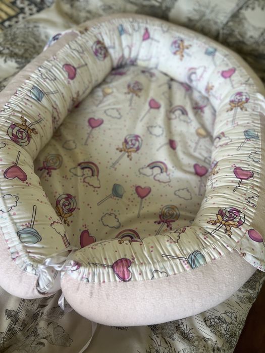 Бебешко гнездо с възможност за откопчаване отдолу двулицево