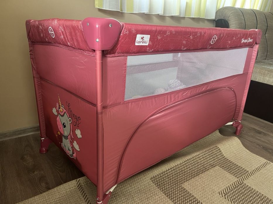 Детско креватче и проходилка за момиченце