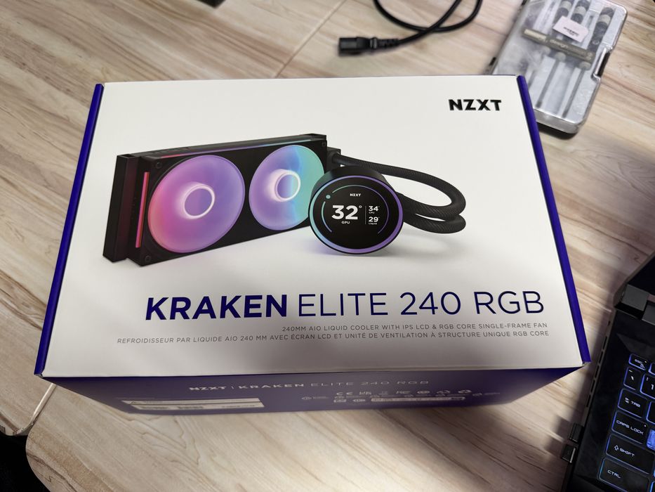 Cooler NZXT Kraken Elite 240 versiunea cu ecran mare 2024