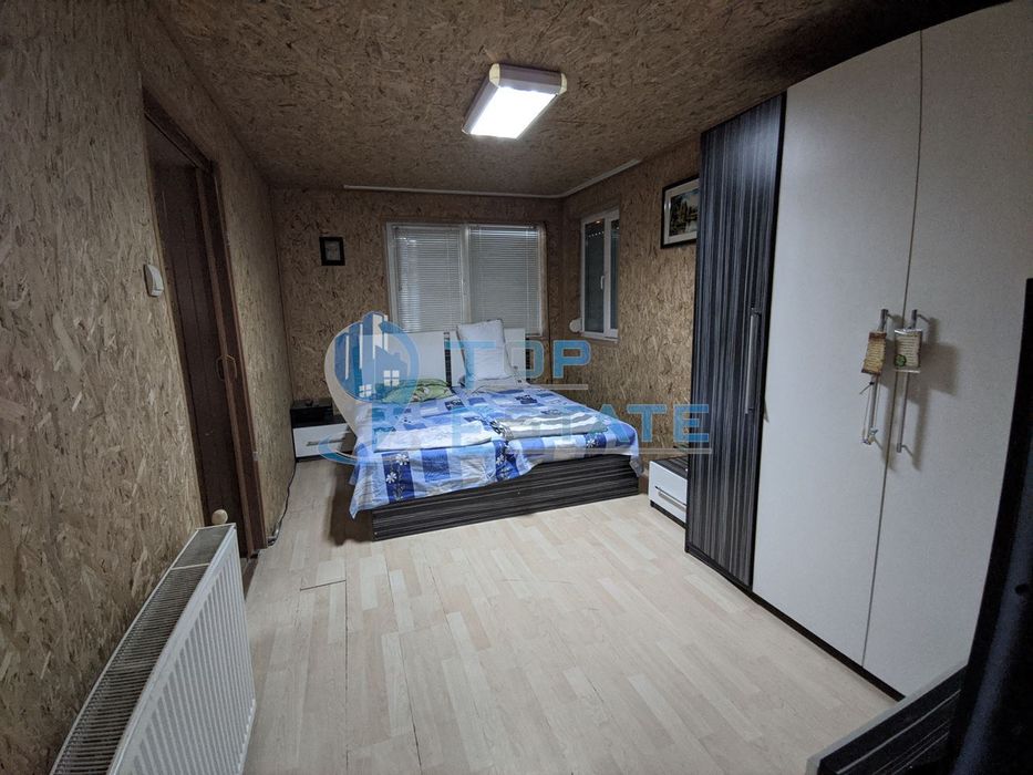 Тухлена обзаведена къща с магазин в село Сушица