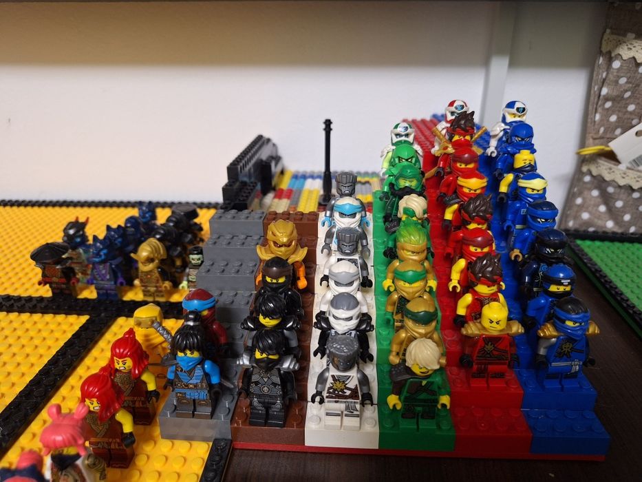 Vând lego ninjago minifigurine rare
