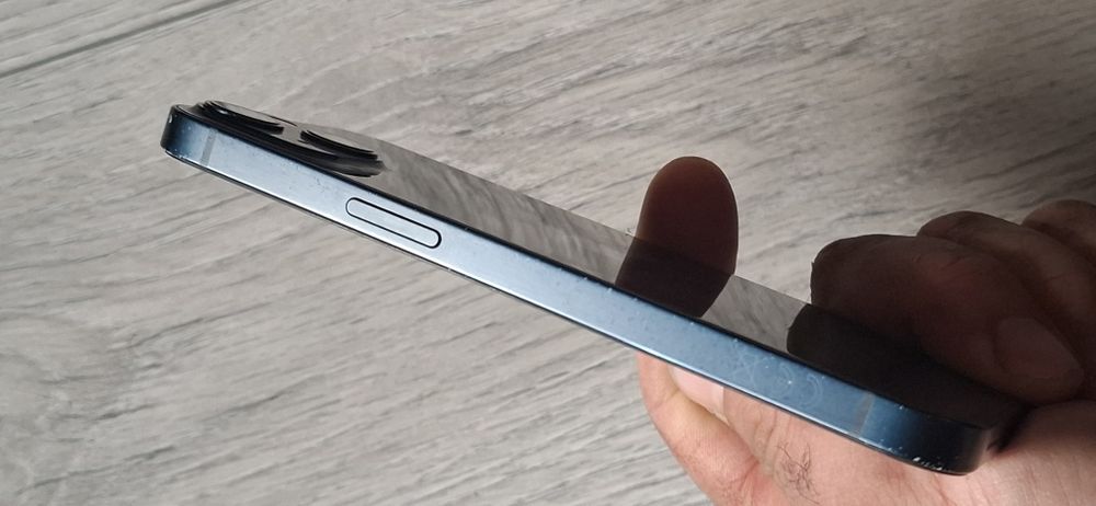 Vând iPhone 13 in stare buna
