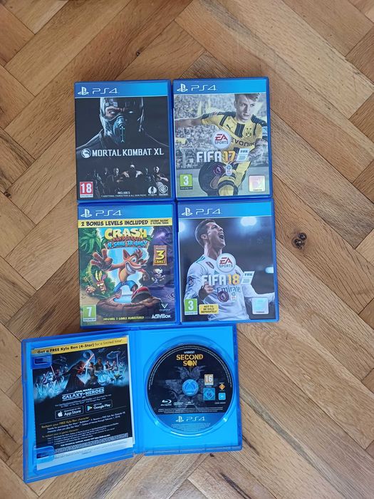 PS4 Slim с два джойстика и игри