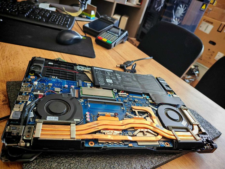 Service IT Oradea – Apple, laptopuri, calculatoare și PC-uri custom