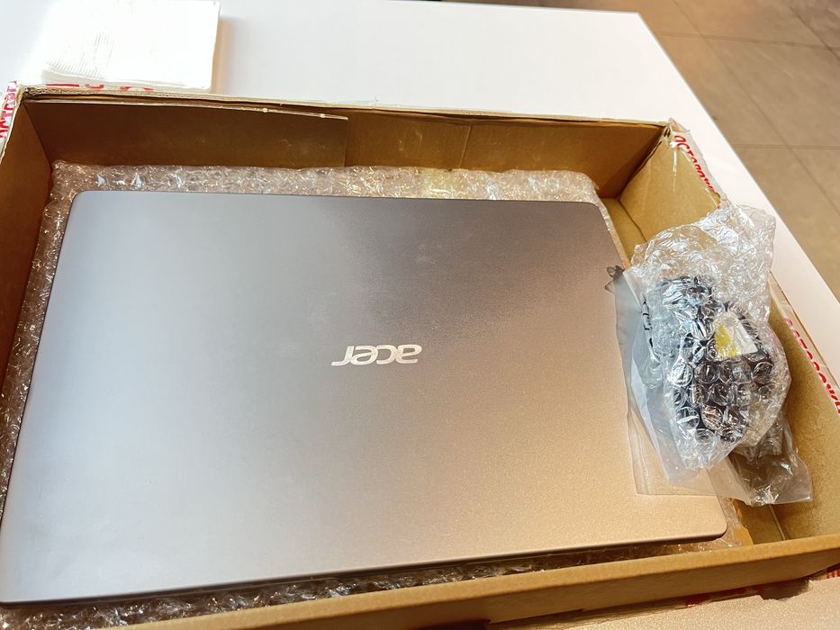 Срочно продается ноутбук aser с коробкой