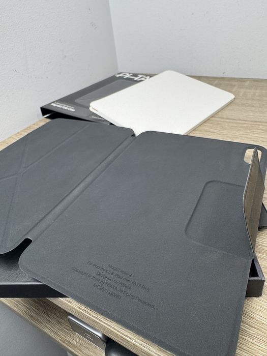 Pitaka Magnetic Folio Case iPad Mini 6 / 7