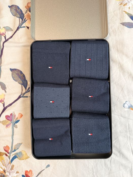 Мъжки чорапи - 6бр - подаръчен сет в метална кутия Tommy Hilfiger