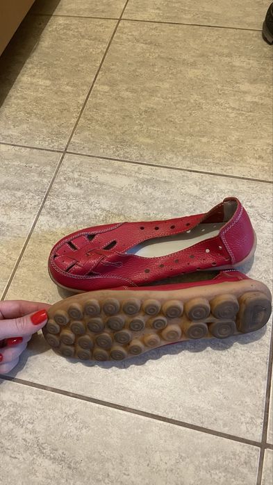 Vând balerini rosii marimea 39