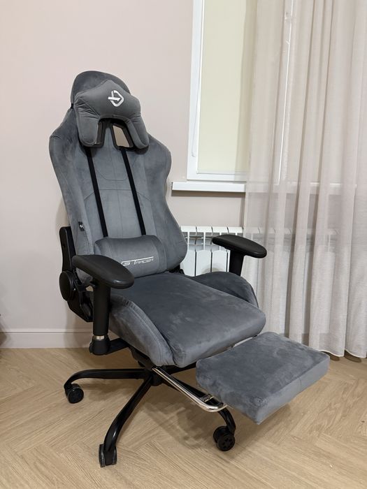 Игровое кресло GT Racer