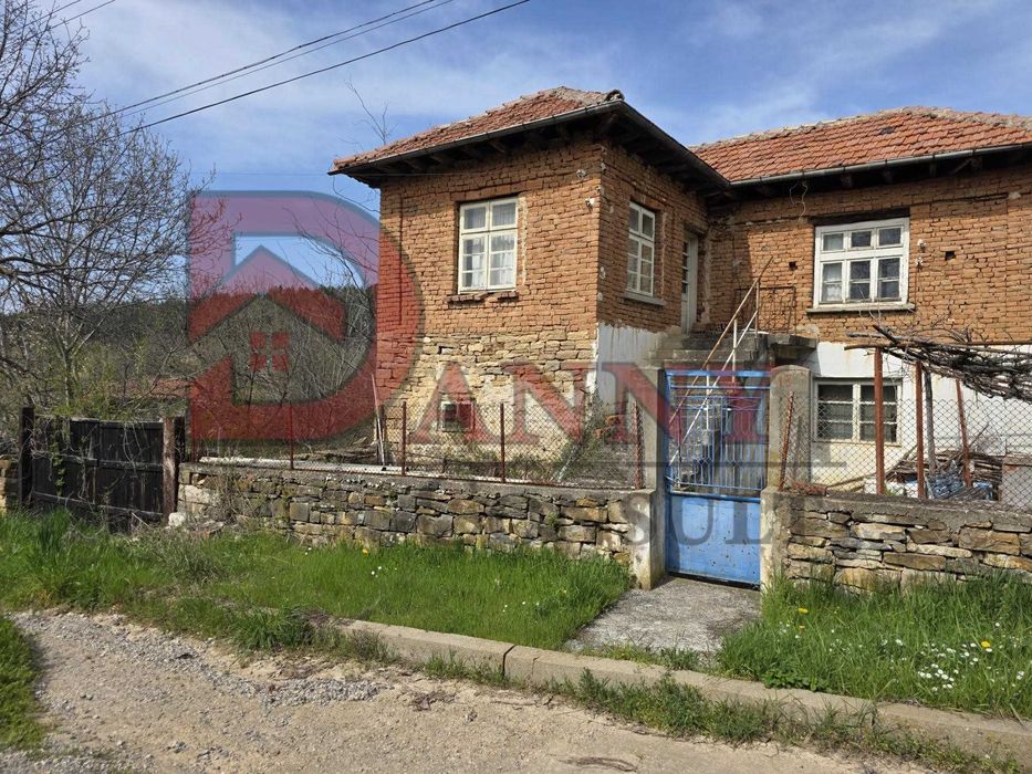 Двуетажна къща за продажба в с. Крушево - обл. Габрово