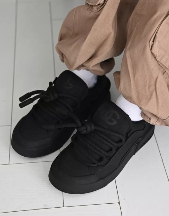 Кроссовки женские