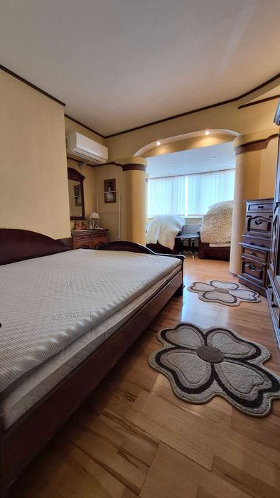 Apartament 3 camere la cheie in Onesti, zona de jos , 0757//678//898 .