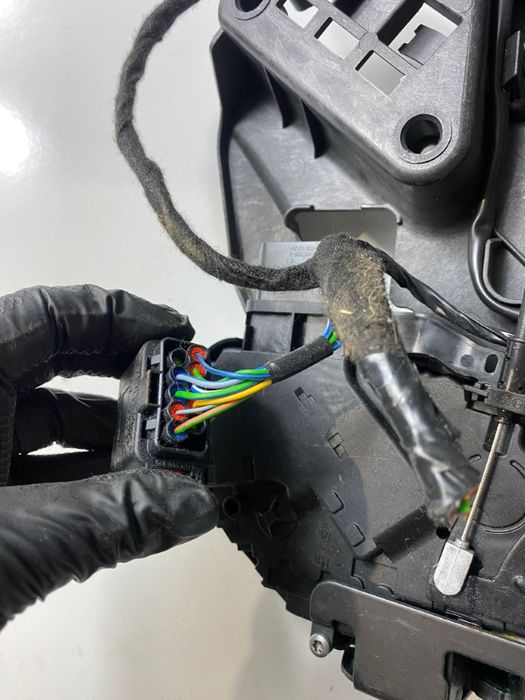 Broasca incuietaore usa spate dreapta Volvo S80 XC70 V70 2007-2013 31253921 30753338