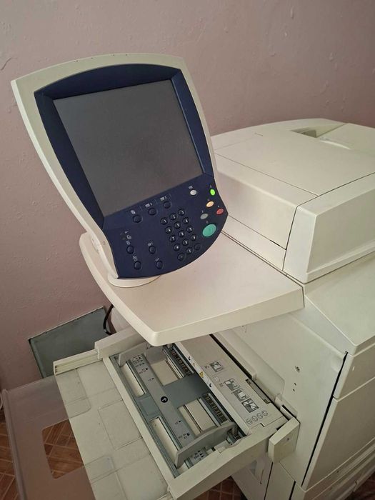 Професионален цветен лазерен принтер Xerox DocuColor 240 (с финишер)