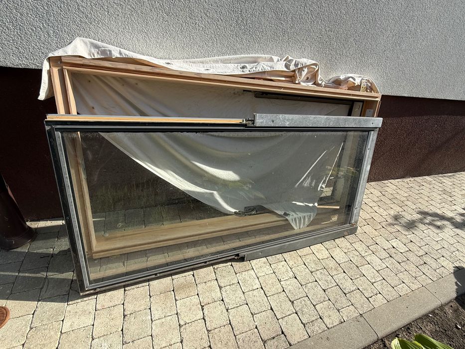 Vand fereastra mansarda Fakro 1600*78 mm cu rama pentru tigla metalica
