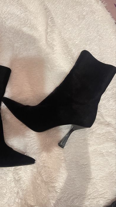 Продам ботильоны бархат zara