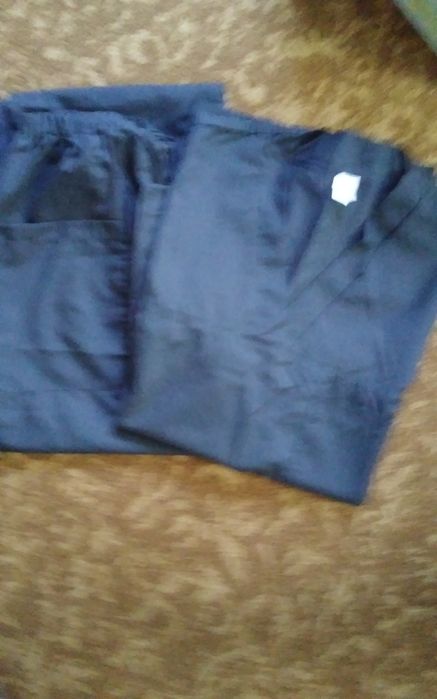 Работна дамска туника и два чифта  работни чехли