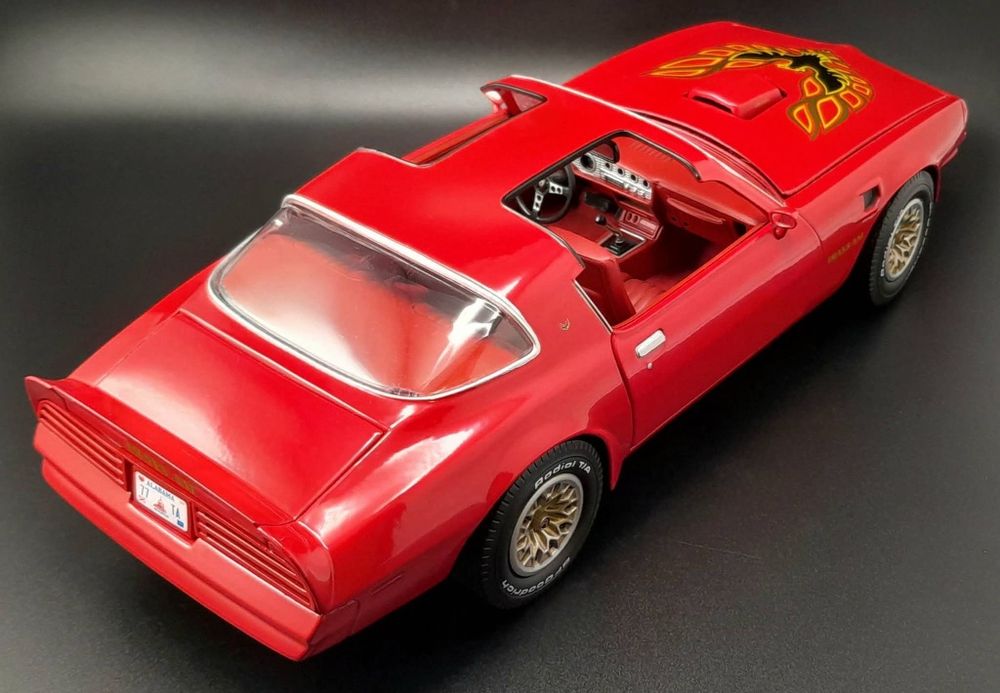 Macheta 1/18 Pontiac Firebird 1 977  Auto World