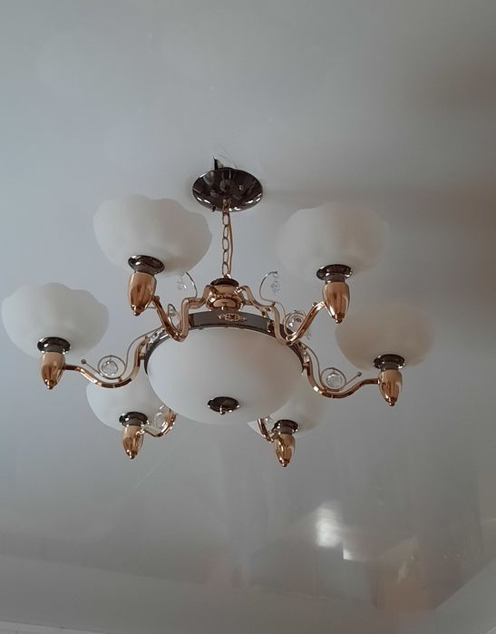 Продам люстру,  светильники