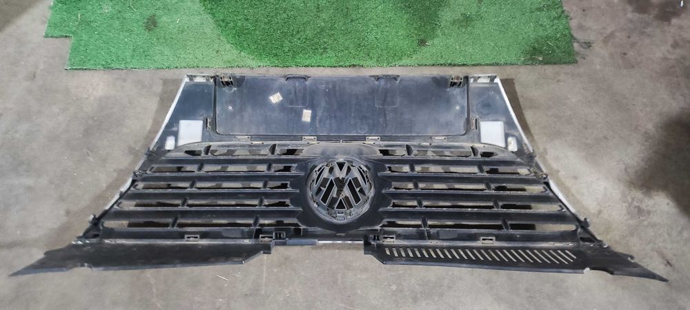 Grila centrala bara fata volkswagen vw passat B6 break an 2008