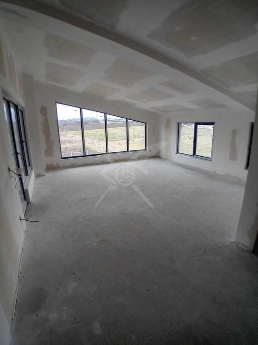 Продава се Къща в Божурище - 239 кв.м за 1396 €/кв.м - Снимка #1