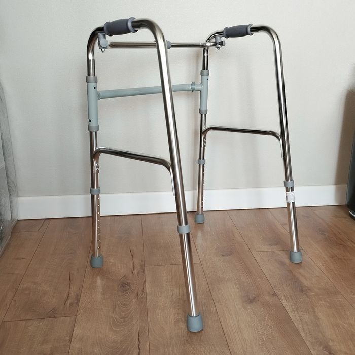 Ходунки для взрослых с опорой.