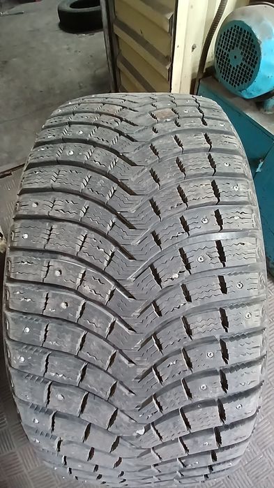 Продам  резину б/у Micnelin 285 50 R20