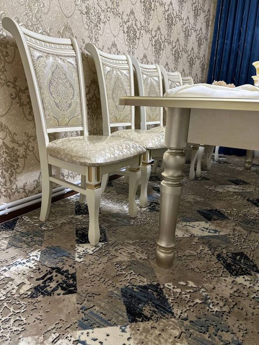 Стол и 12 стульев