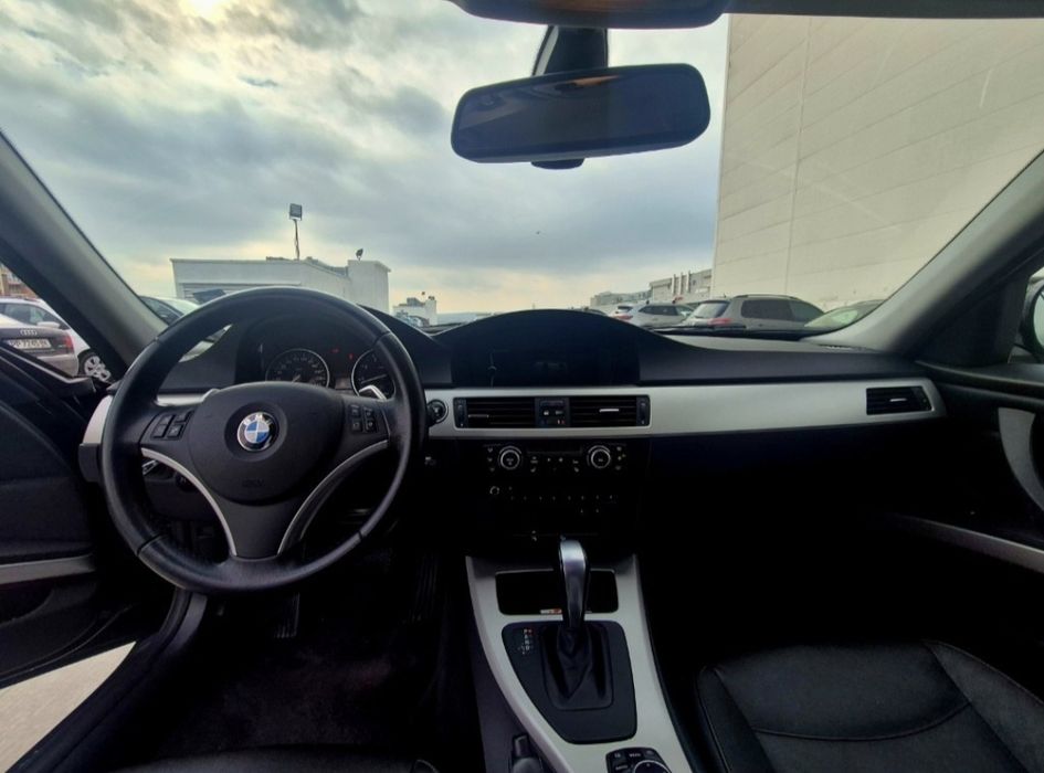 BMW 330

X-DRIVE-4X4, Седан