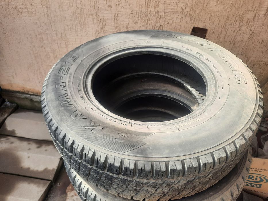 Продам б/у  шины на УАЗ.