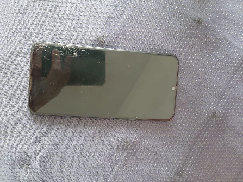 Самсунгн А40 смартфон